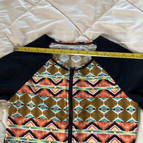 VOLCOM super cute 2pc long sleeves UPF50+ Rash guard with matching shorts small - Picture 9 of 17